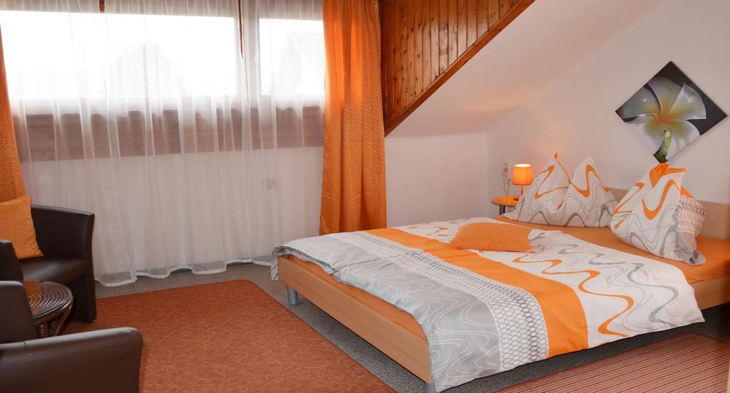 Gasthof-Pension Karawankenblick Pörtschach am Wörthersee Habitación foto